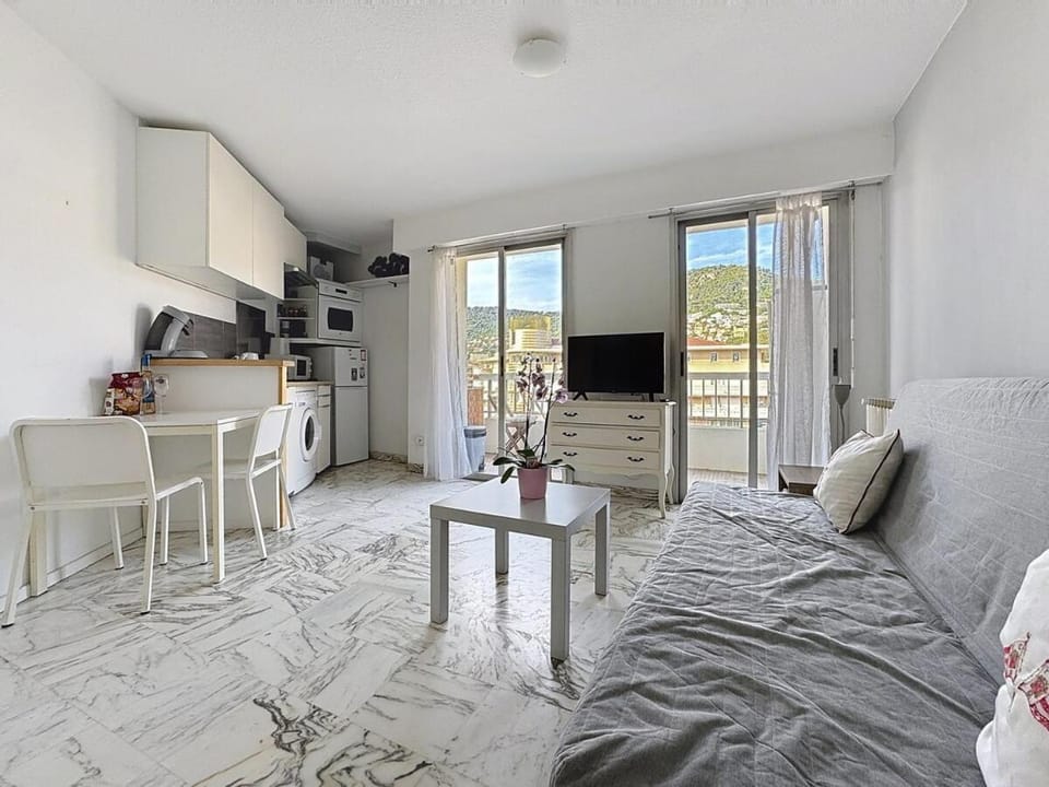 Évasion niçoise à 12 min du port Vue & confort Apartment in Nice