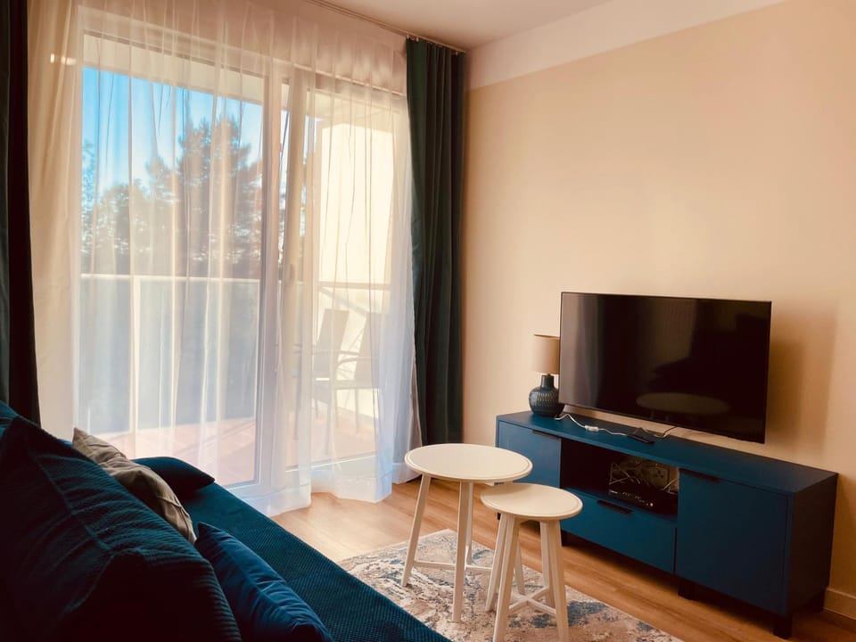 TV and multimedia, Living room, Seating area, Evening entertainment