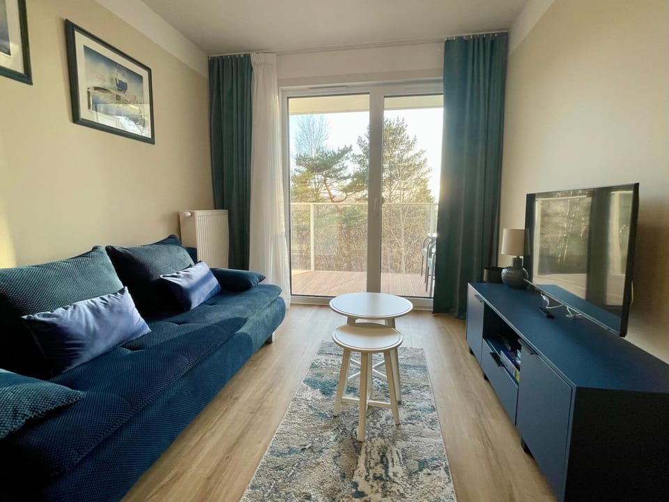Communal lounge/ TV room, TV and multimedia, Living room, Seating area, Evening entertainment
