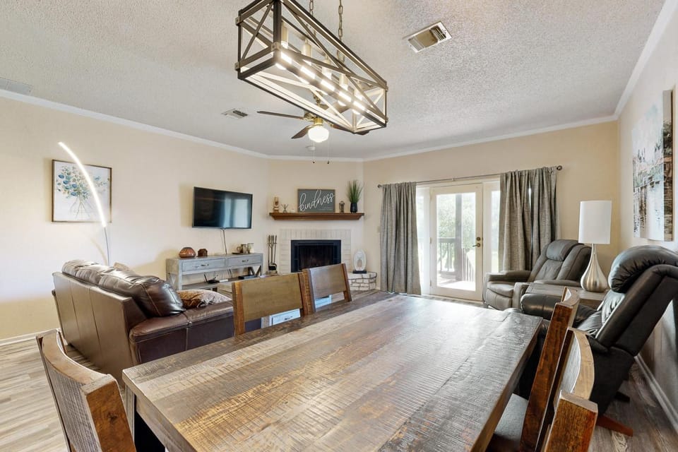 Two-Story Golf Course Front Condo w/Balconies, Free WiFi, Gas Grill, Central A/C House in Canyon Lake