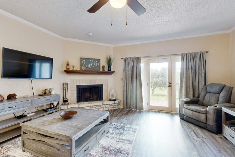 Two-Story Golf Course Front Condo w/Balconies, Free WiFi, Gas Grill, Central A/C House in Canyon Lake