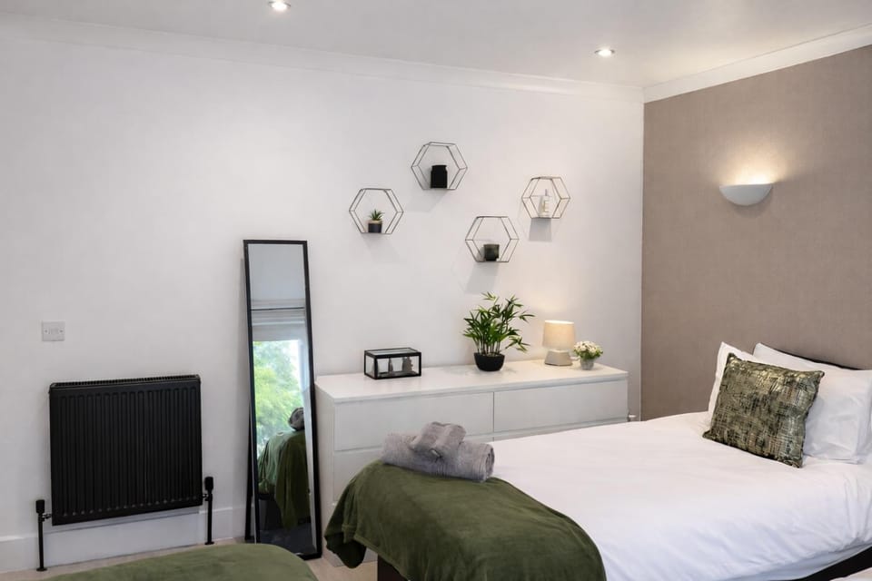 Spacious 2 Bed Apartment with Free Parking, Sleeps Up To 6 Apartment in Croydon