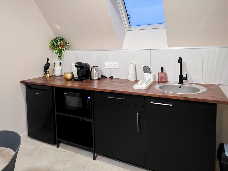 Kitchen or kitchenette, microwave, stove, stove, kitchen, kitchen