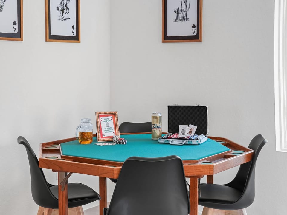 The Oak Tree House 4 KING Beds House in San Antonio