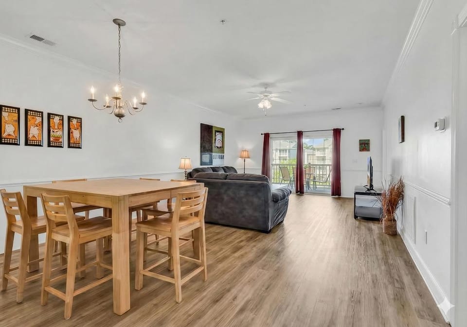 Living room, Decorative detail, Seating area, Dining area