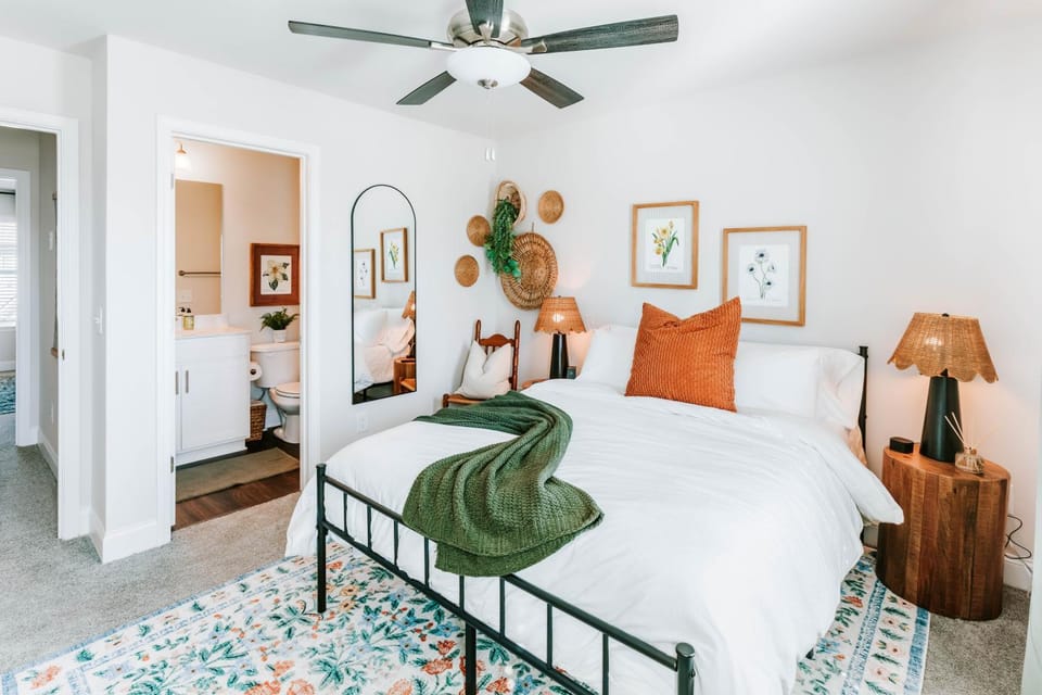 Old Capital - Prof Design, Purple Matt, Sleeps 5 House in Milledgeville
