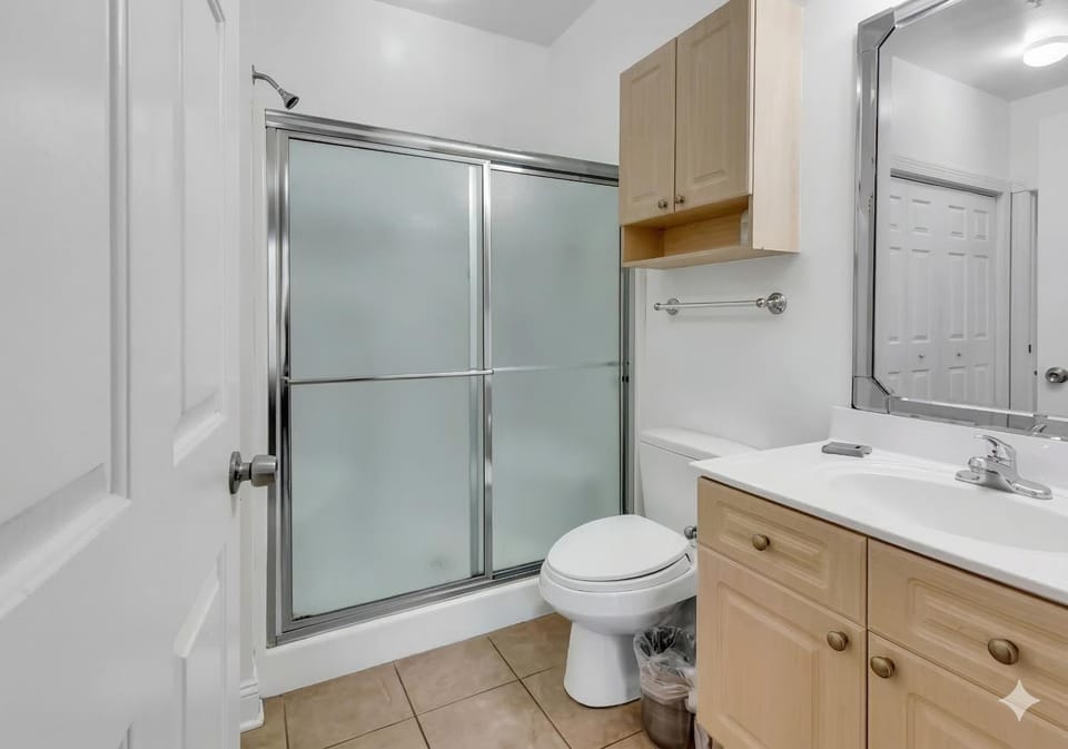 Toilet, Bathroom, towels