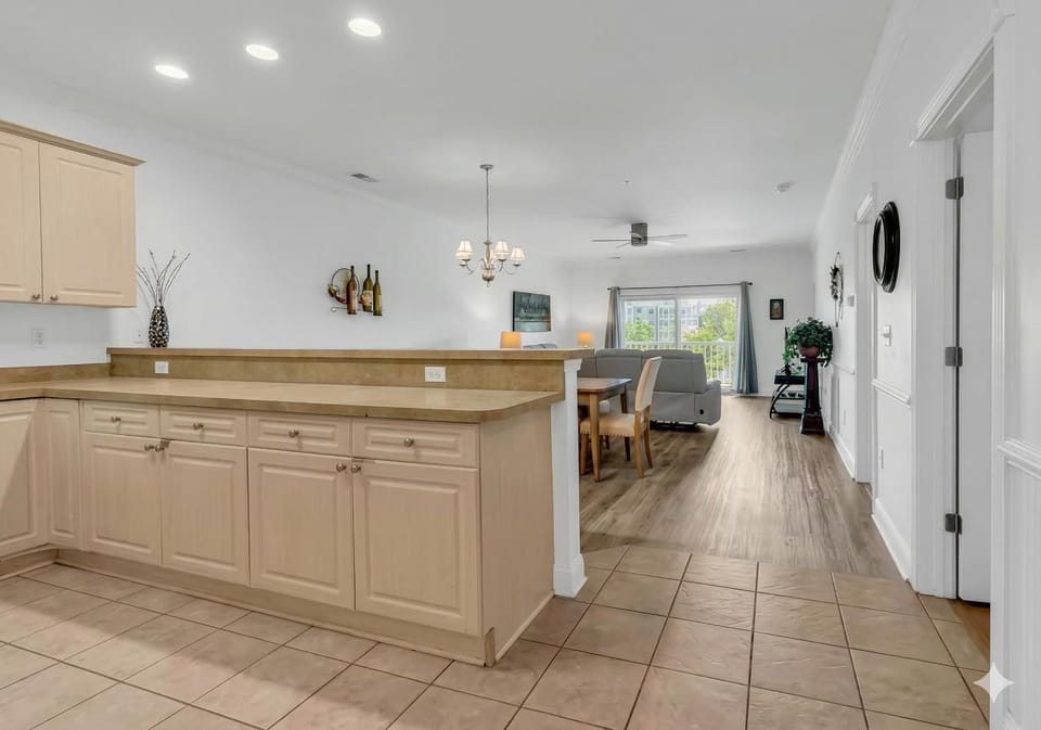 Kitchen or kitchenette, Living room, Seating area, Dining area
