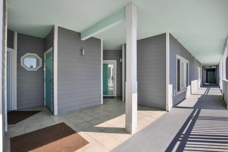 Bay View Villas Unit 204 House in Tybee Island