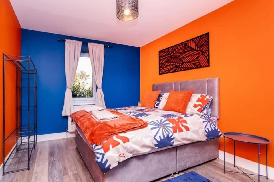 Aberdeen Airport Cozy Apartment - 3 Beds - Sleeps 5 with Free Parking and Fast Wi-Fi Apartment in Aberdeen
