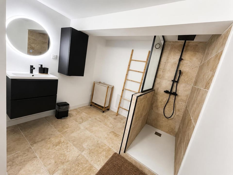 Shower, Bathroom, hair dryier