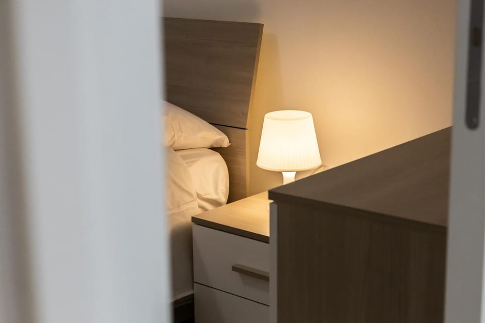 Photo of the whole room, Bedroom, wardrobe