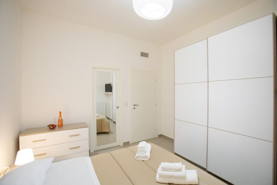 Bed, Photo of the whole room, Bedroom, towels, wardrobe