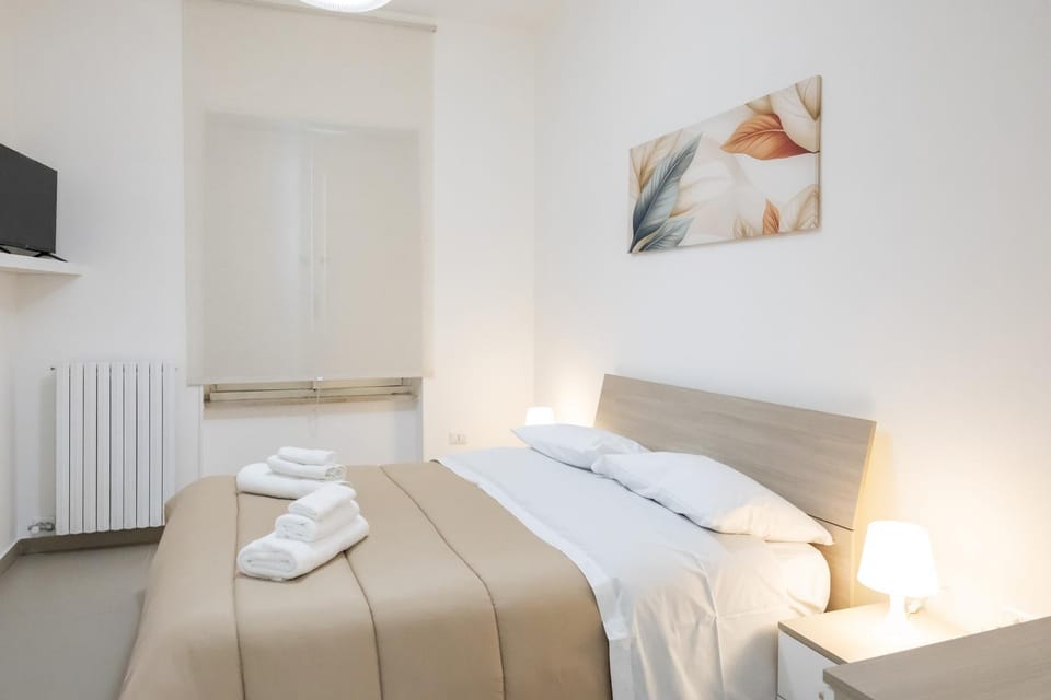 Bed, TV and multimedia, Photo of the whole room, Bedroom, internet, towels