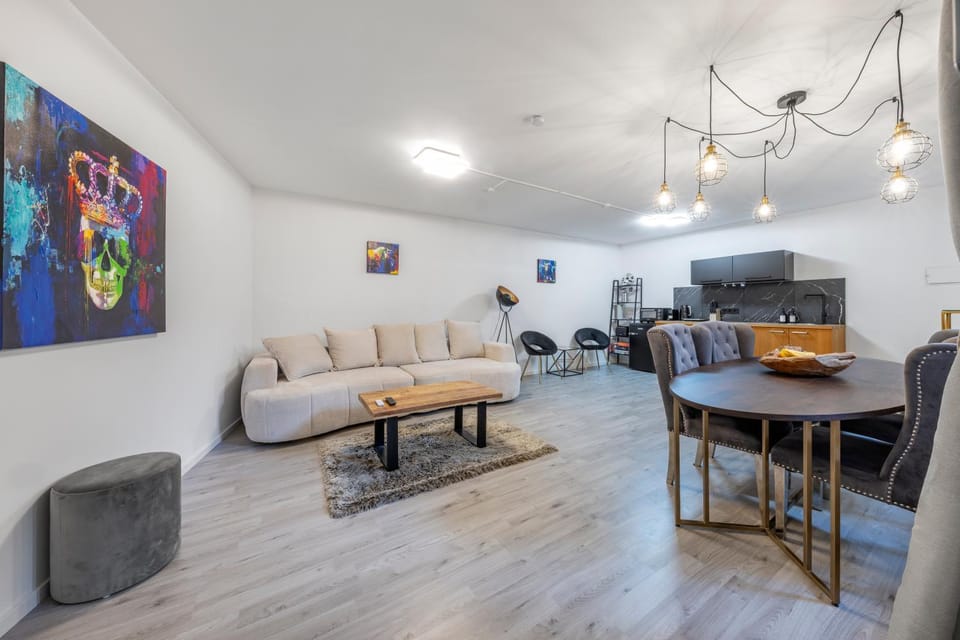 TV and multimedia, Living room, Seating area, Dining area