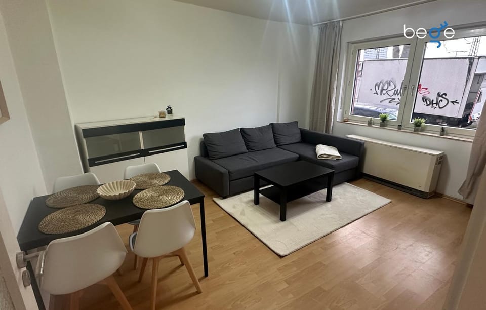 Living room, Photo of the whole room, heating, internet