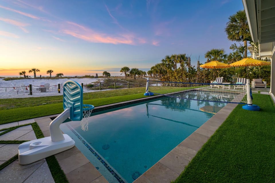 Direct Beach Access - Heated Pool - Putt Putt House in Clearwater Beach