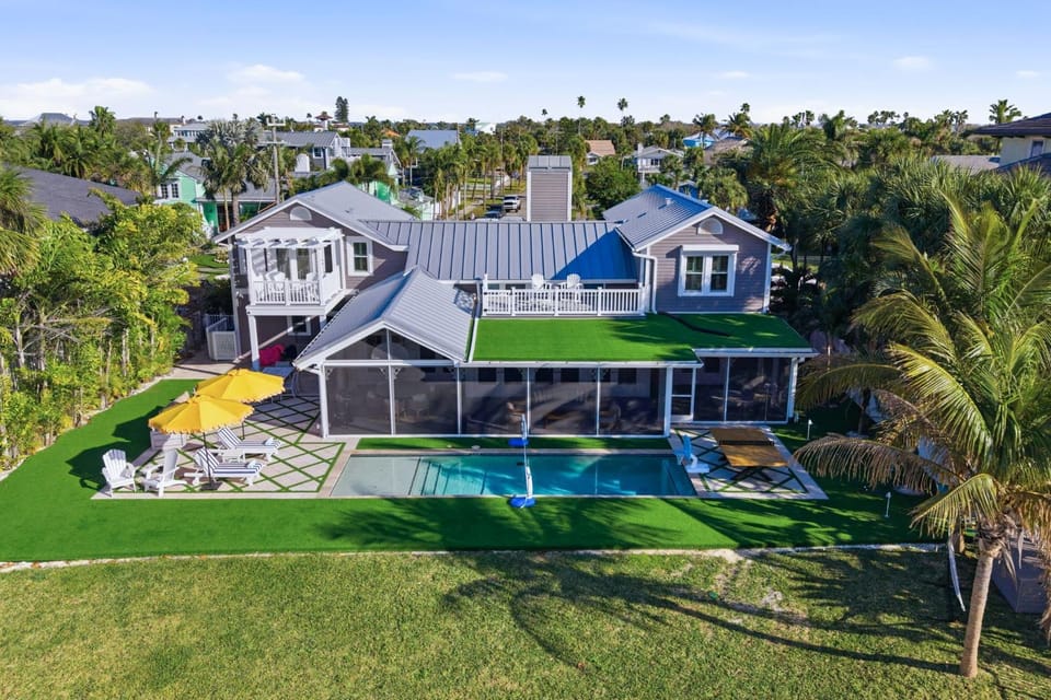 Direct Beach Access - Heated Pool - Putt Putt House in Clearwater Beach