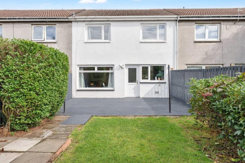 Contractor & Family Friendly House - Sleeps 8 - FREE Parking and Fast Wi-Fi House in Livingston