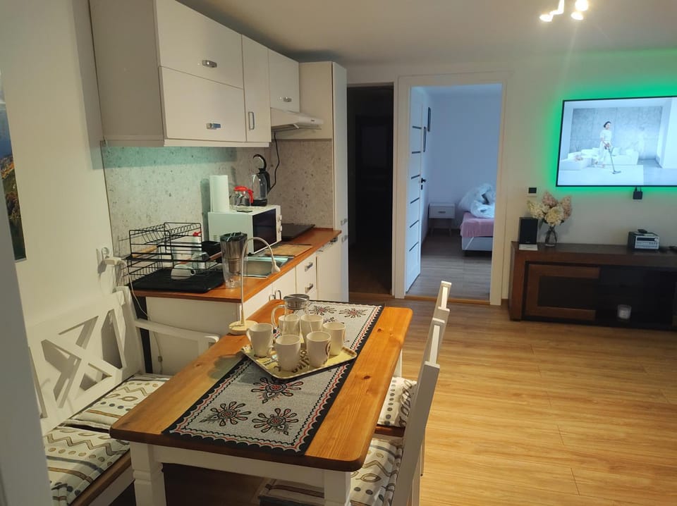 Communal lounge/ TV room, Kitchen or kitchenette