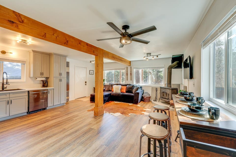 5 Mi to Lake & Skiing! All-Season Big Bear Base House in Southern California