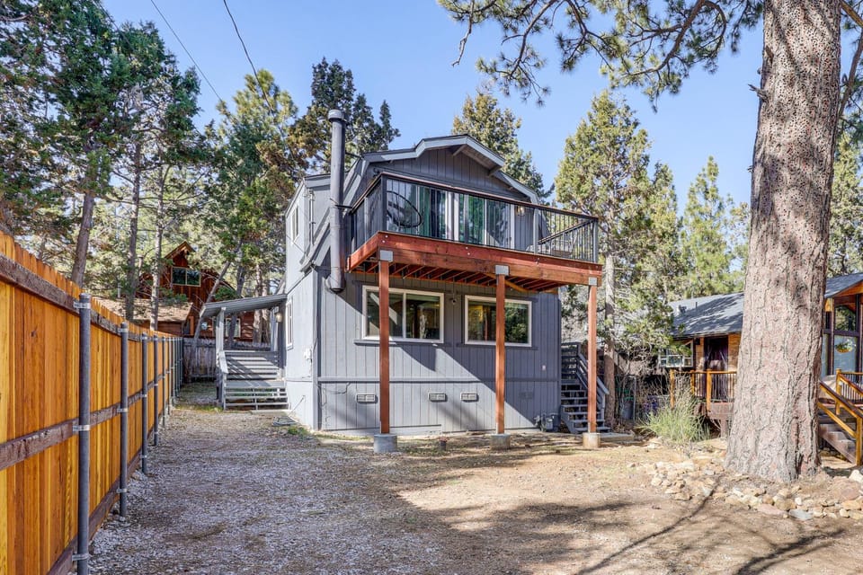 5 Mi to Lake & Skiing! All-Season Big Bear Base House in Southern California