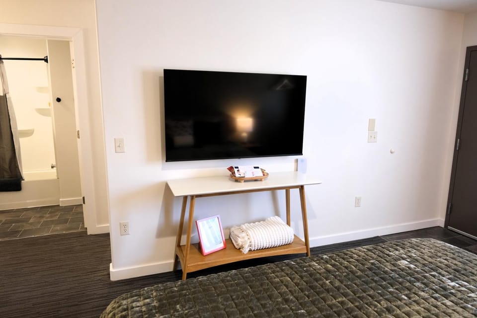TV and multimedia, Photo of the whole room