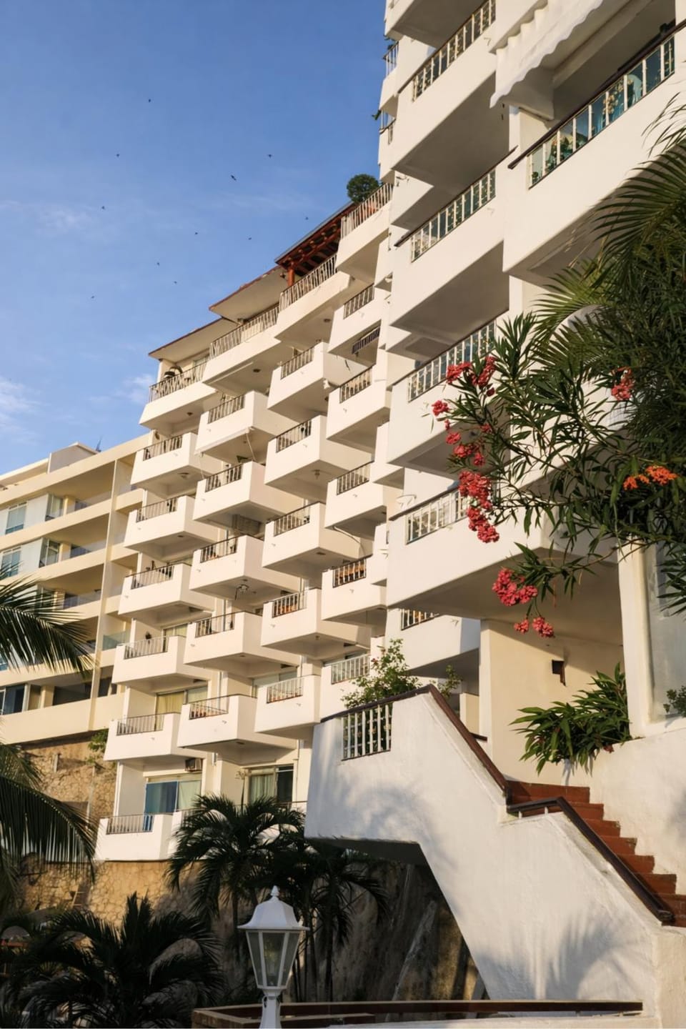 Property building, Day, Balcony/Terrace
