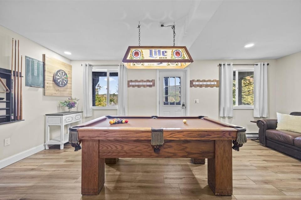 Billiard, Game Room