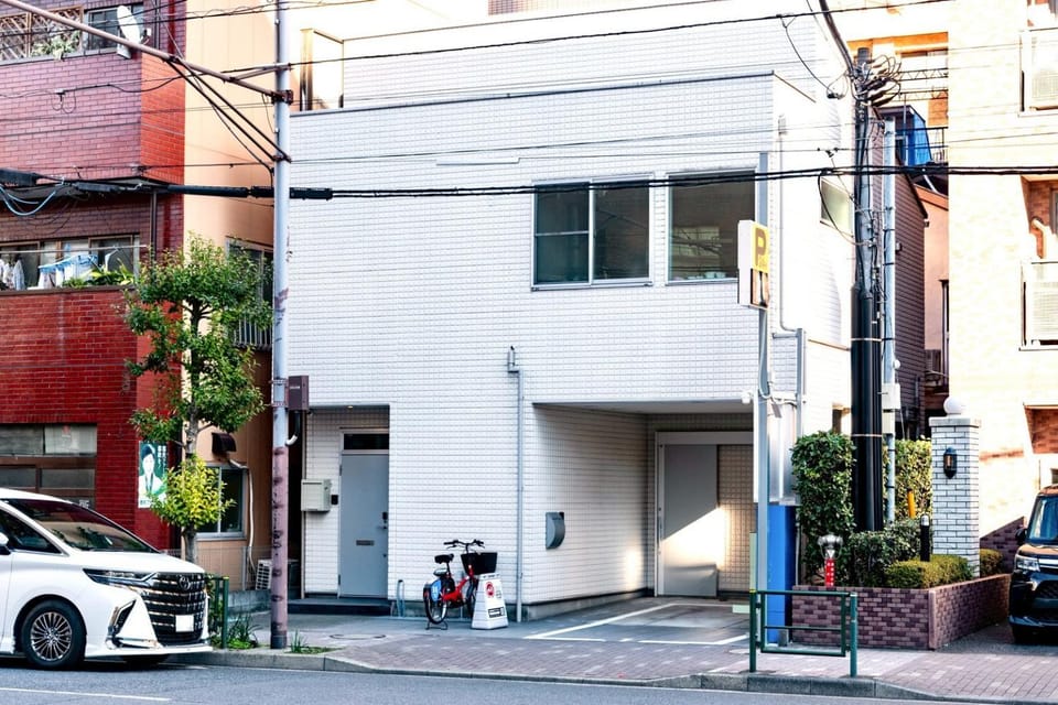 Property building, Street view, Location