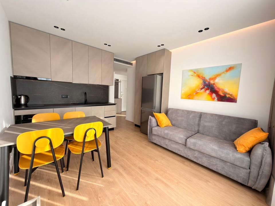Kitchen or kitchenette, Living room, Seating area, Dining area