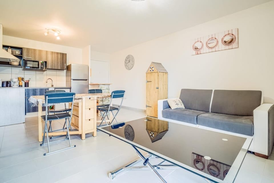 Séjour paisible avec terrasse & proche mer Apartment in Brittany