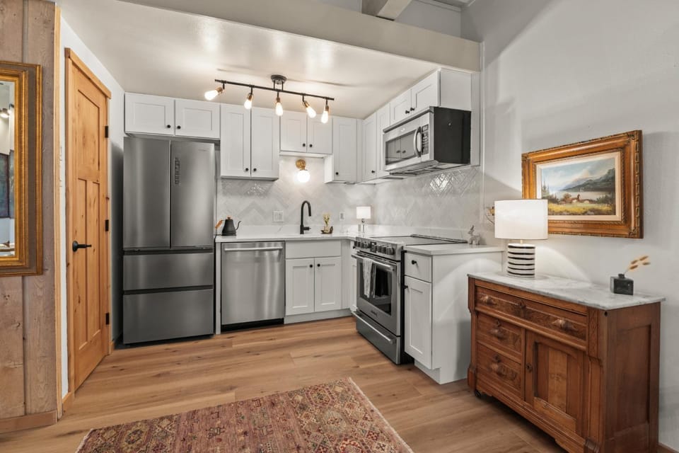 Storm Meadows Club B-214 - Ski In/Ski Out, Hot Tub & Pool, Ski Locker House in Steamboat Springs