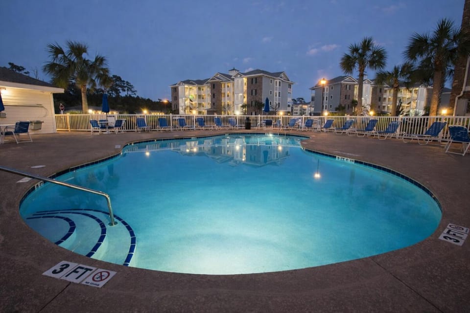 Property building, Pool view, Swimming pool, Swimming pool, sunbed