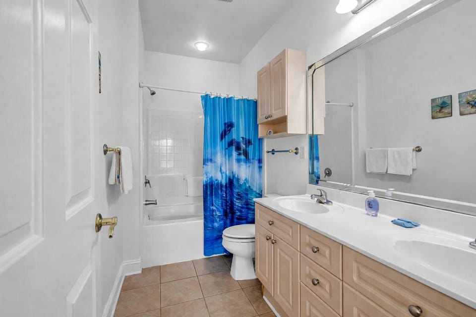 Shower, Toilet, Bathroom, Bath, towels