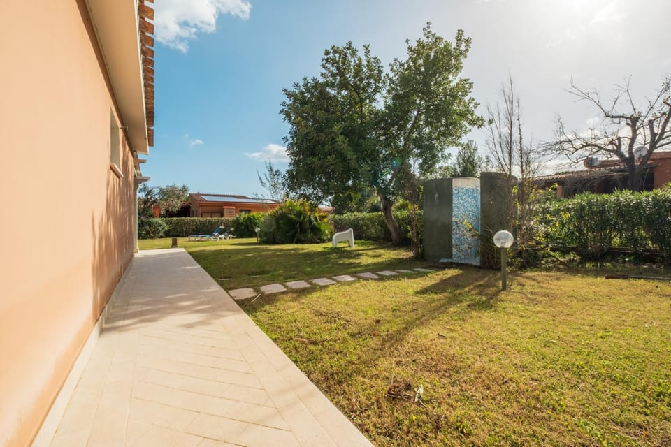 Shower, Property building, Natural landscape, Garden, Garden view