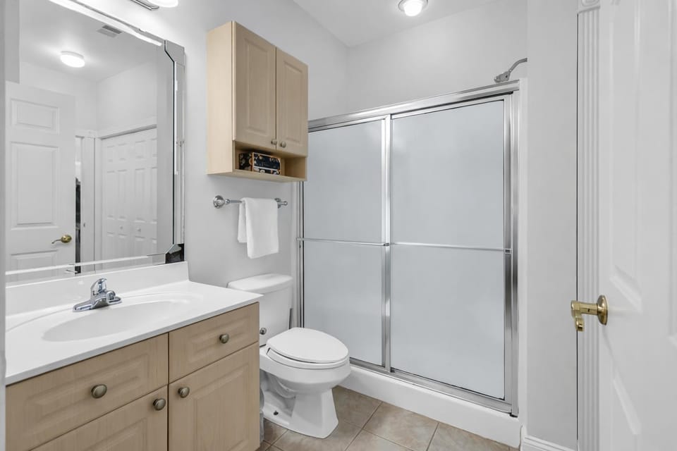 Shower, Toilet, Bathroom, towels