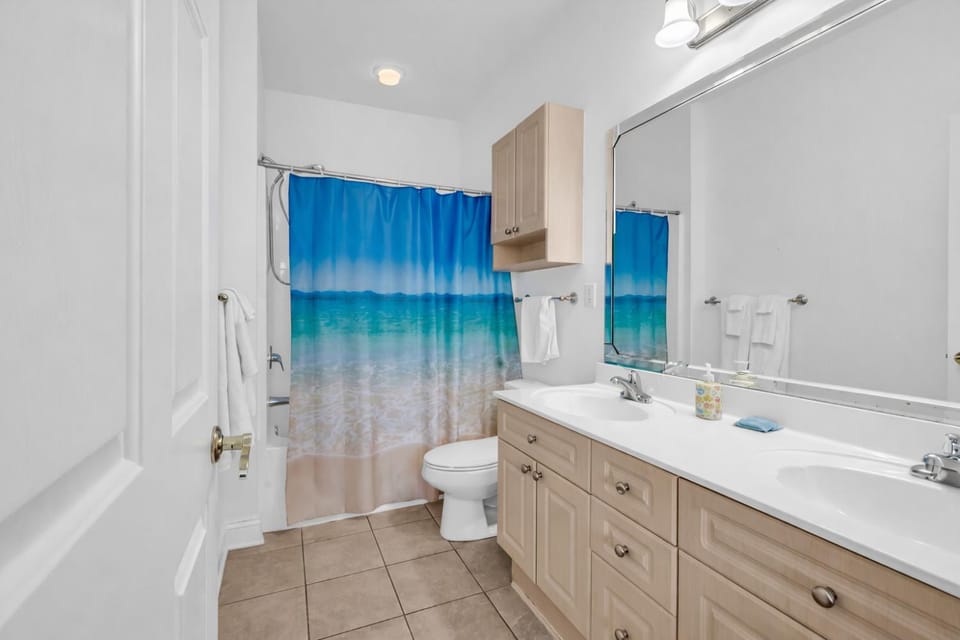 Shower, Toilet, Bathroom, Bath, towels