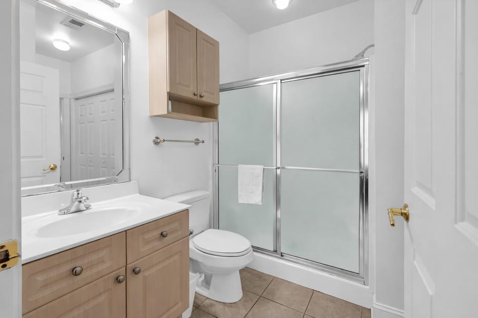 Shower, Toilet, Bathroom, towels