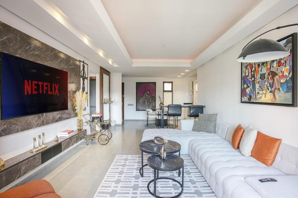 TV and multimedia, Kitchen or kitchenette, Living room, Seating area, Dining area
