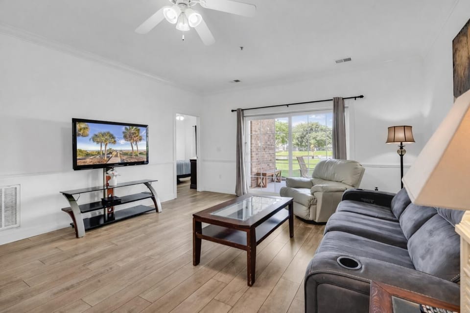 TV and multimedia, Living room, Seating area, Evening entertainment