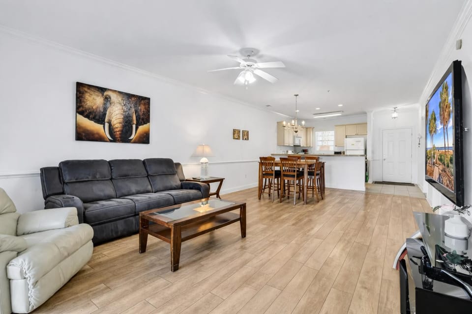TV and multimedia, Kitchen or kitchenette, Living room, Seating area, Dining area, Evening entertainment, oven