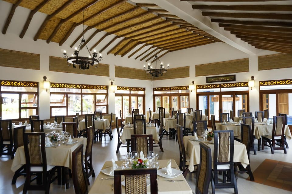 Restaurant/places to eat, Banquet/Function facilities