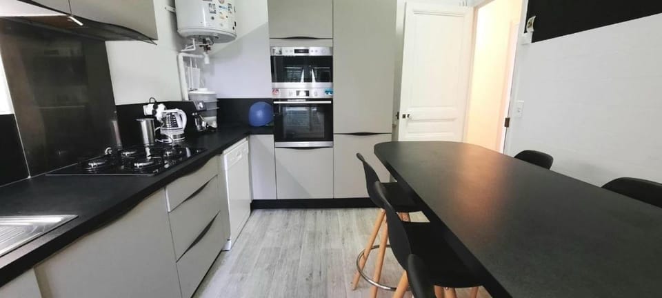 plein centre Nice magnifique chambre double climatisée Bed and Breakfast in Nice