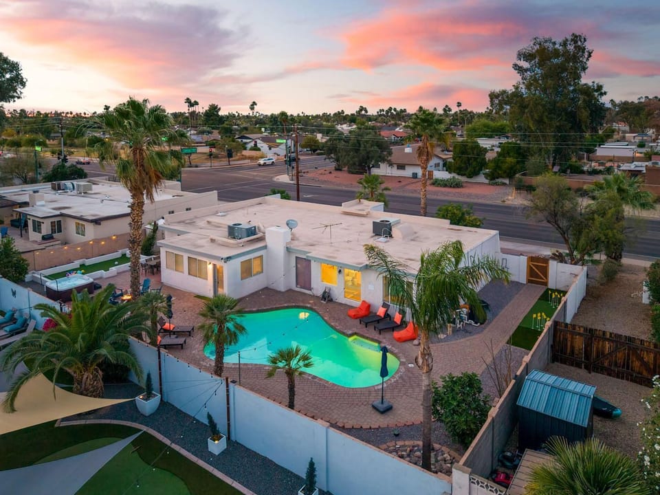 Refreshing Pool Hot Tub Game Room Sleeps 8 House in Scottsdale