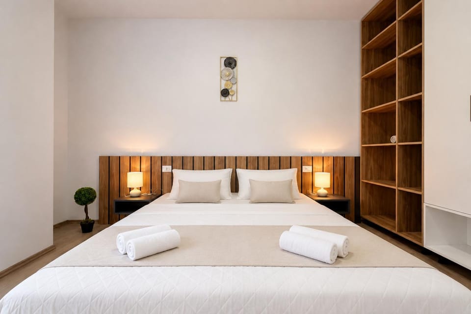 Bed, Bedroom, towels
