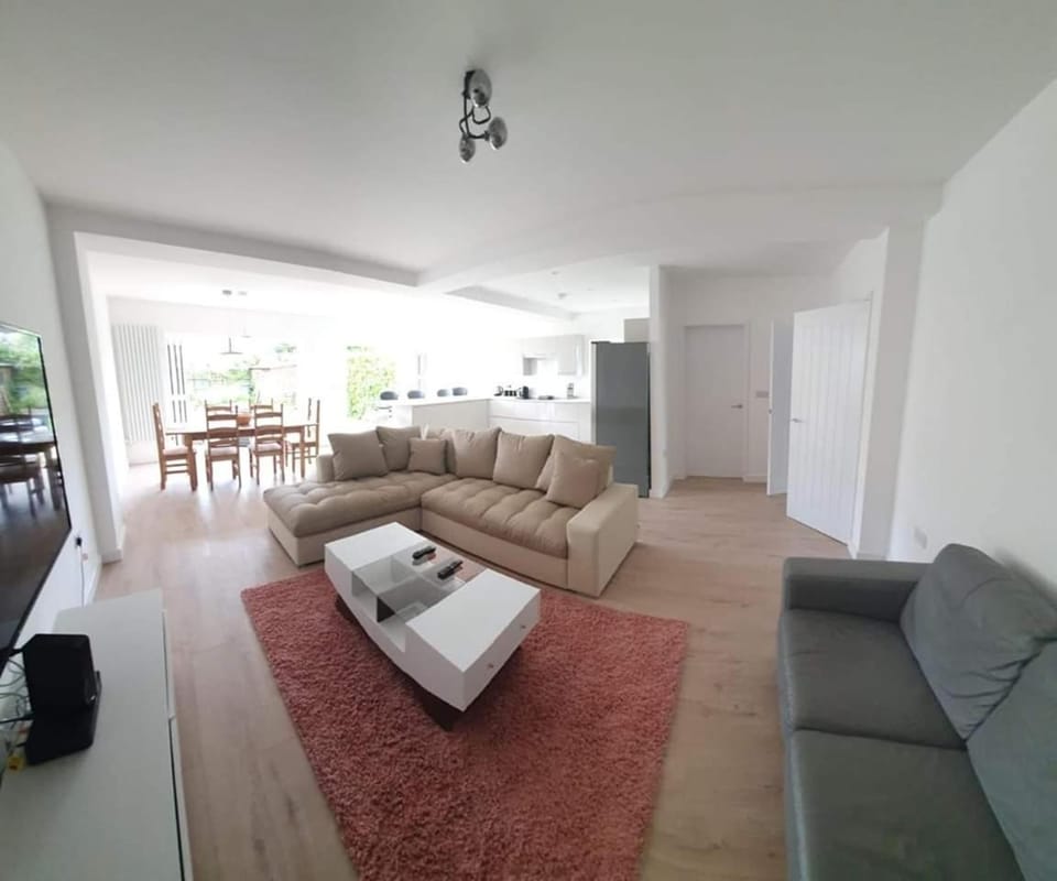 LuxeBeach 5 Double Bed Villa Villa in Poole