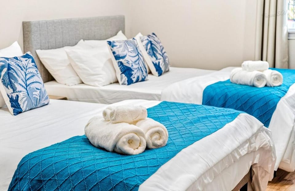 Spacious 6BR Stay with Parking and Near DTLA House in City of Industry