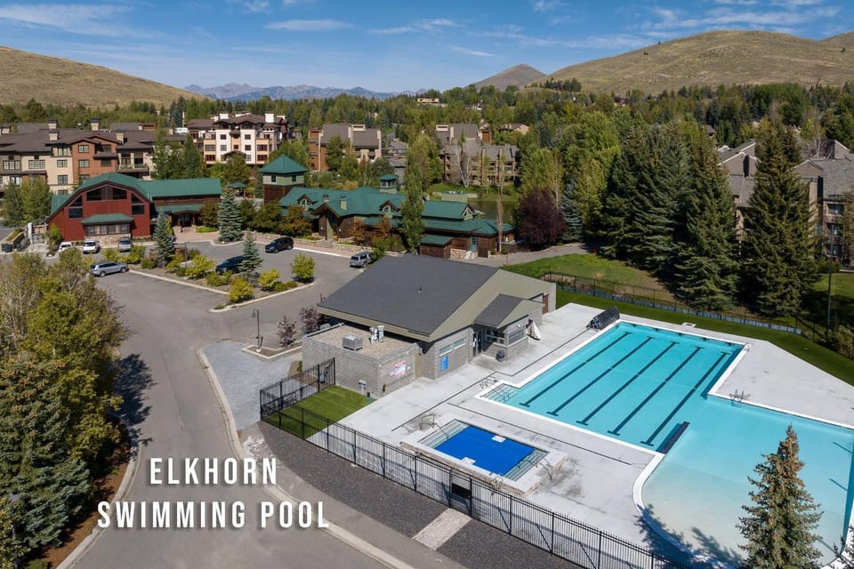 Indian Springs 2444 - Cozy 2BR + Loft Next to Dollar Mountain Lift House in Sun Valley