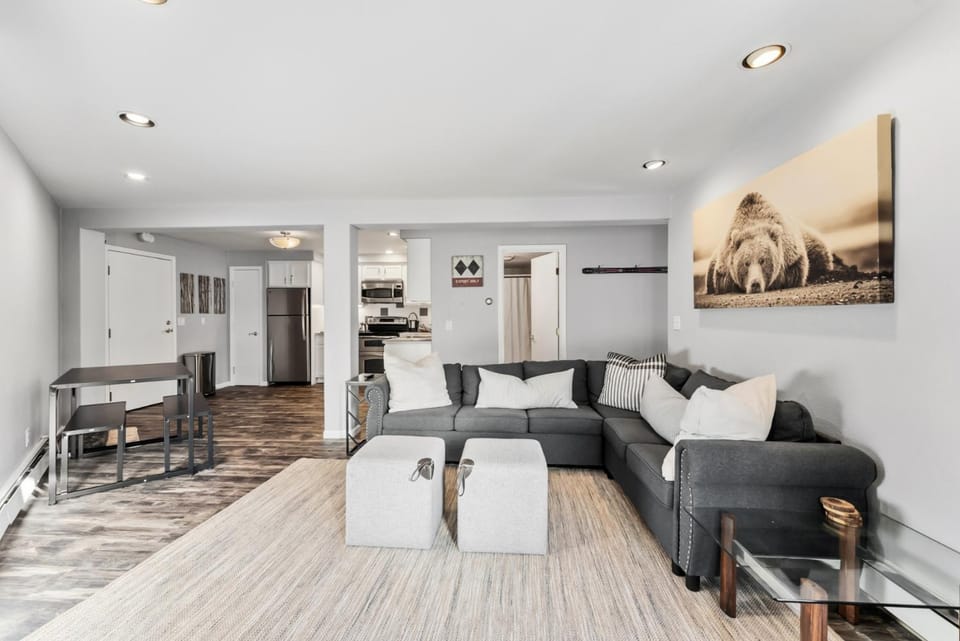 Treehouse C106 - Renovated Condo with Great Amenities, Central Summit County Location House in Wildernest